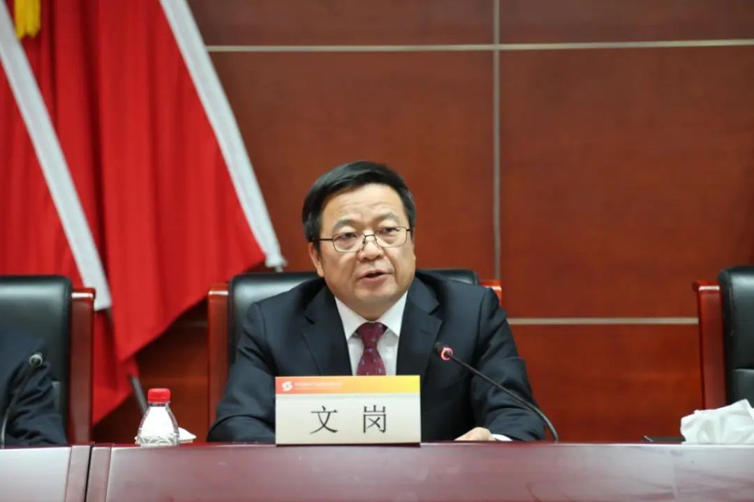 讲话.jpg 讲话.jpg