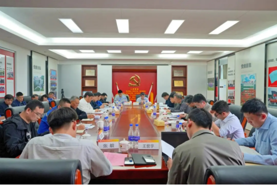 图丨党委副书记、总经理张晋军在调研期间主持召开座谈会听取基层意见建议.png